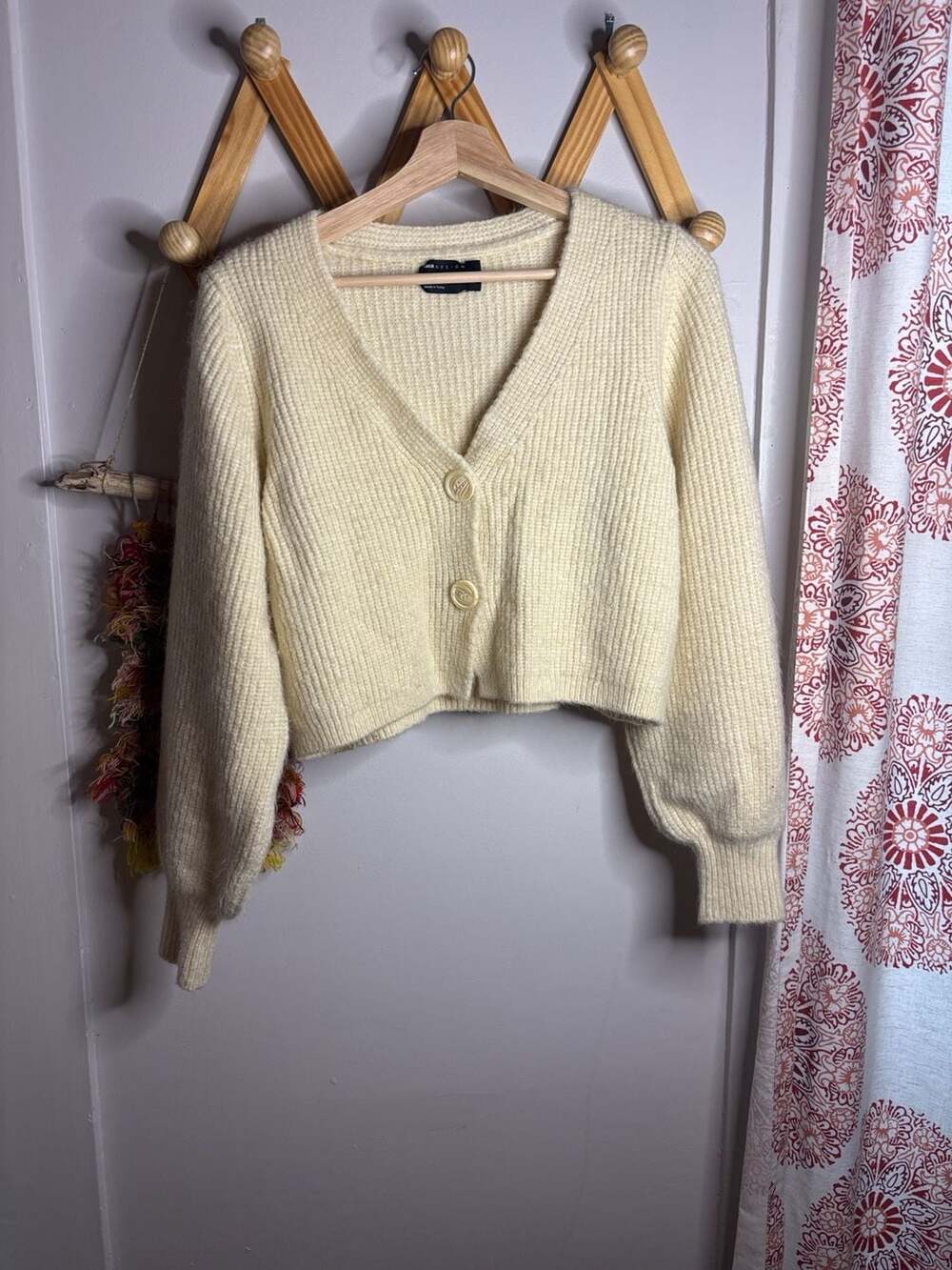 ASOS DESIGN Cropped Cardigan Size US 4 Off White Puff Sleeve Acrylic Blend